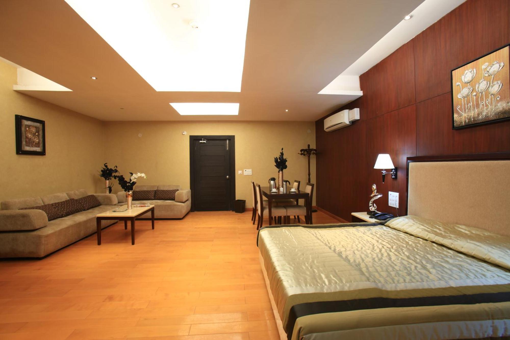 Hotel The Patricians บิลาสปูร์ ภายนอก รูปภาพ